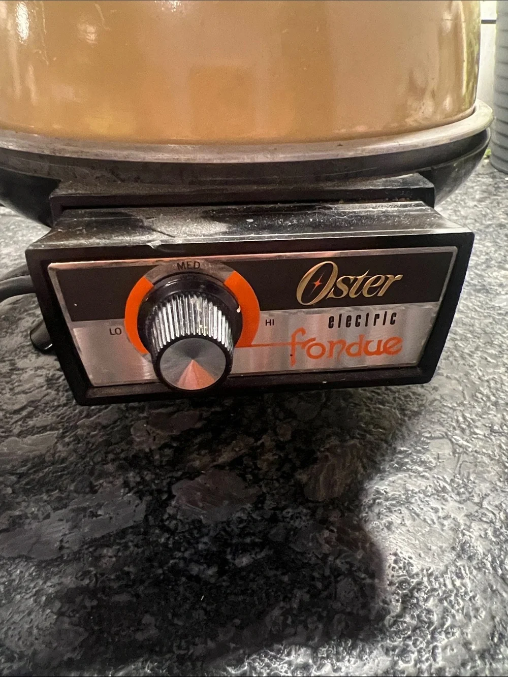 Oster Harvest Gold Electric Fondue Set with Black Base. 4 forks included